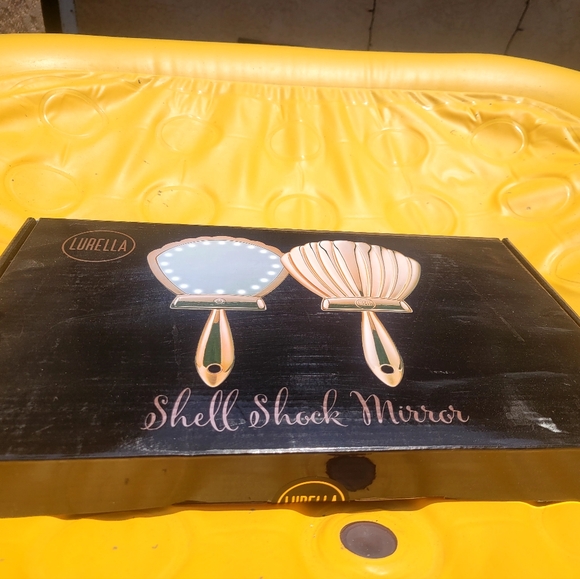 She'll shock mirror - Picture 4 of 4